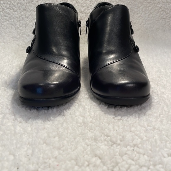 Clarks Black Learher Heeled Shoe - Picture 3 of 10